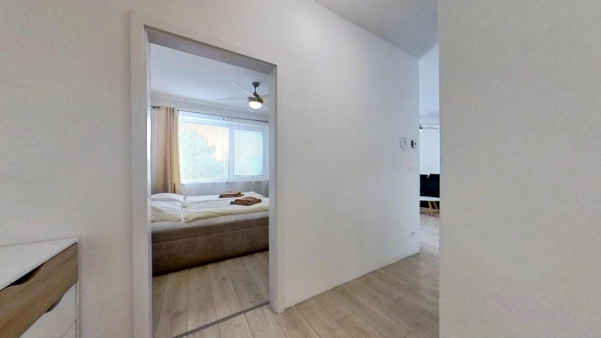 Air-Conditioned 2 Room Apartment, With Terrace, Rovinka, 302 Extérieur photo