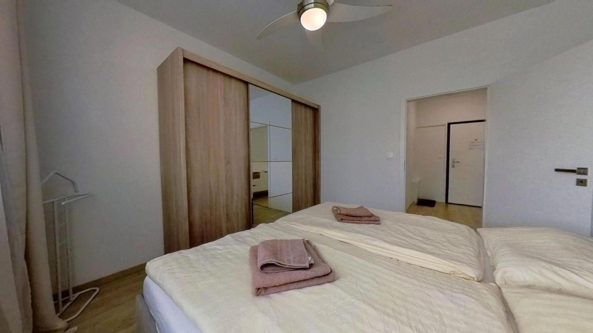 Air-Conditioned 2 Room Apartment, With Terrace, Rovinka, 302 Extérieur photo