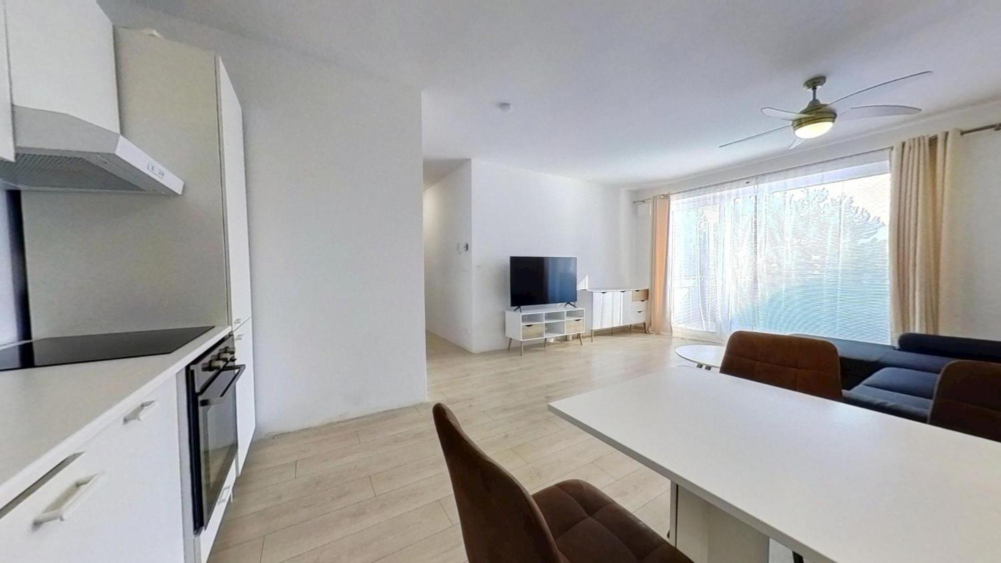 Air-Conditioned 2 Room Apartment, With Terrace, Rovinka, 302 Extérieur photo