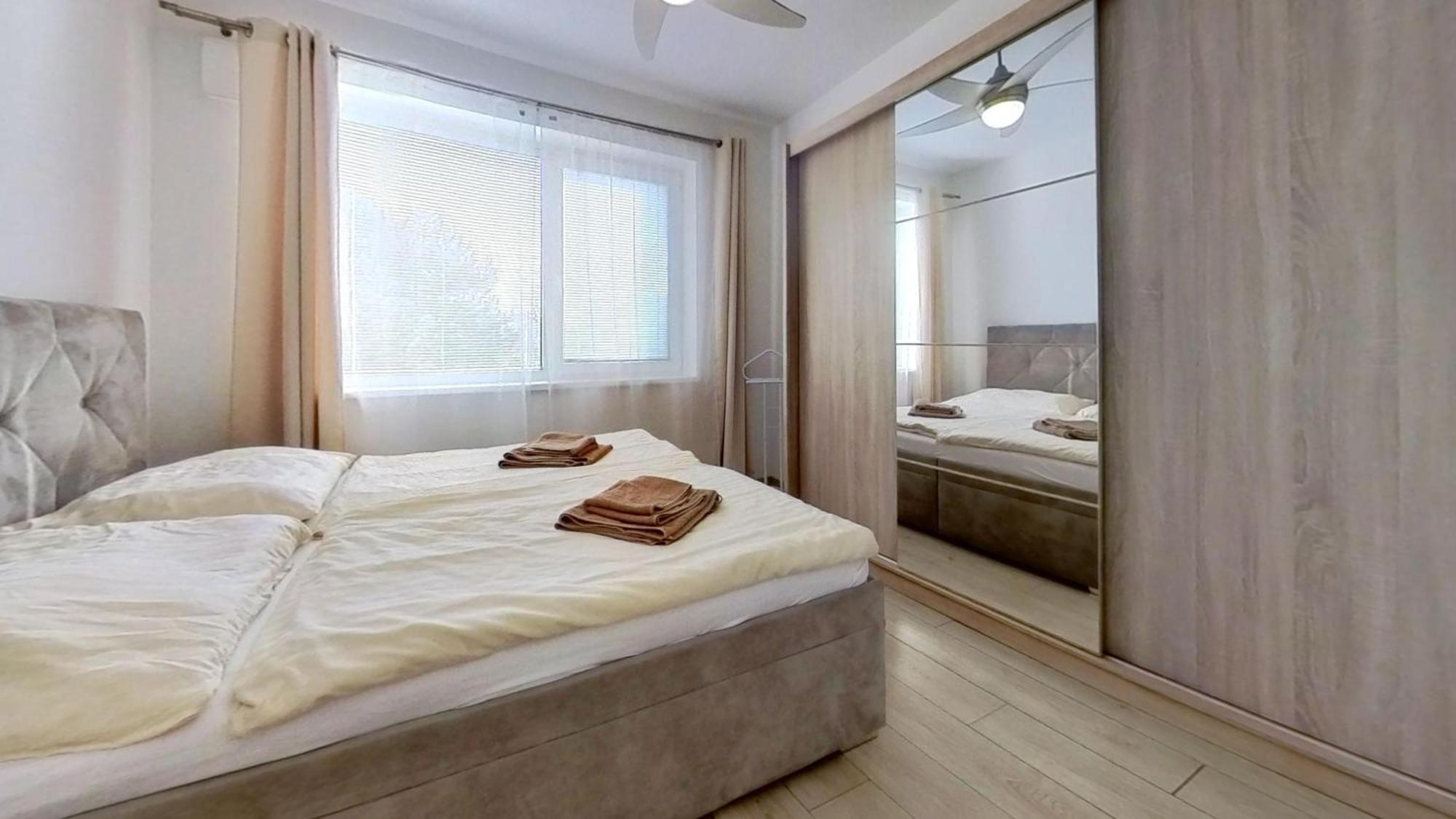 Air-Conditioned 2 Room Apartment, With Terrace, Rovinka, 302 Extérieur photo
